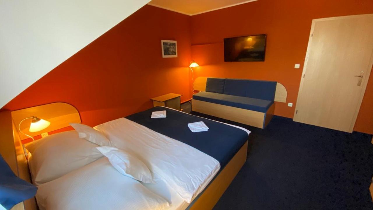 Hotel U Milina מראה חיצוני תמונה