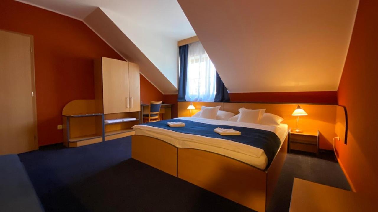 Hotel U Milina מראה חיצוני תמונה