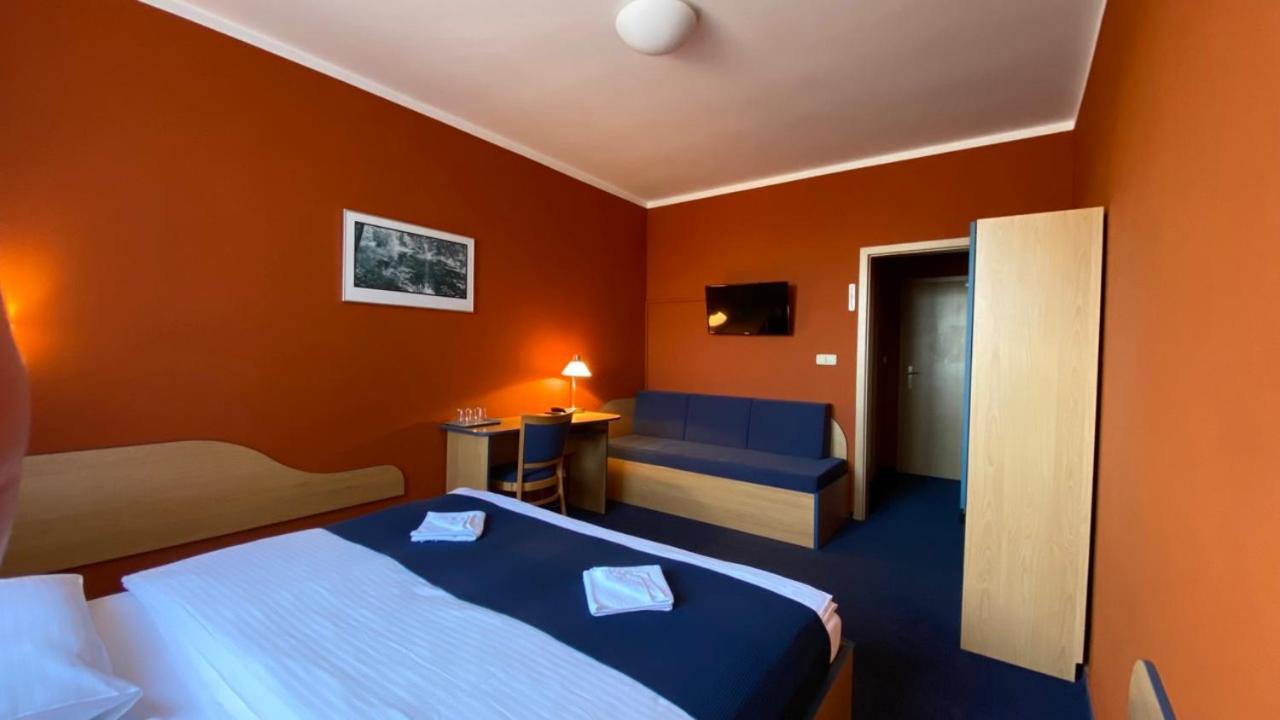 Hotel U Milina מראה חיצוני תמונה