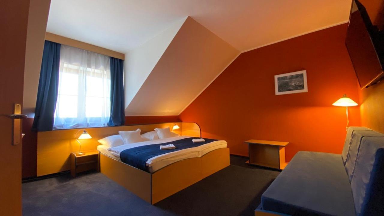 Hotel U Milina מראה חיצוני תמונה