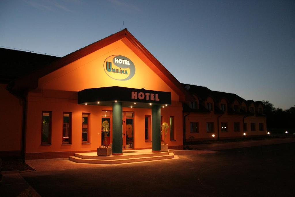 Hotel U Milina מראה חיצוני תמונה
